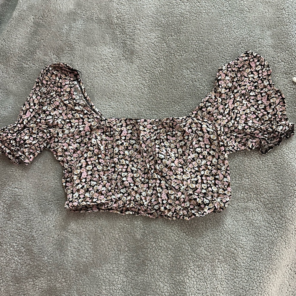 NWOT Urban Outfitters floral crop top